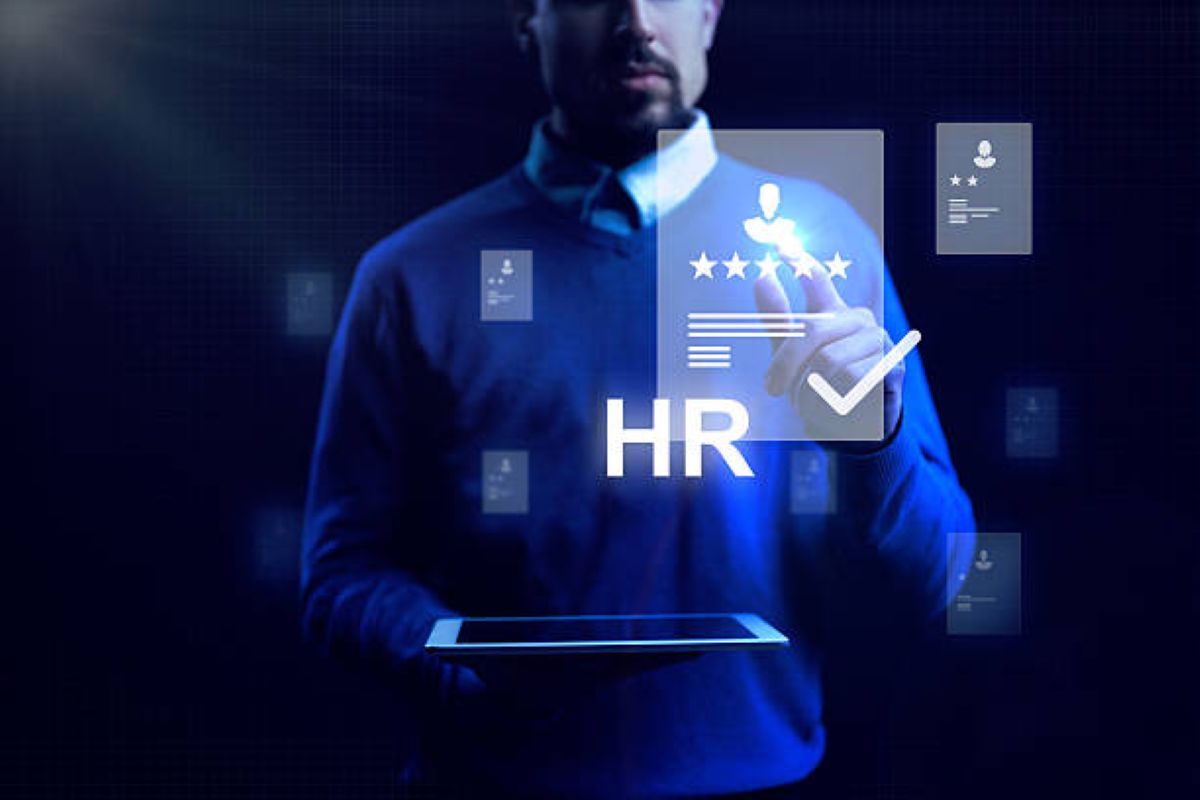 Manager rating an employee profile with a five-star scorecard